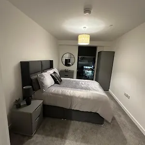 Manchester Lovely Two Bedrooms Altrincham